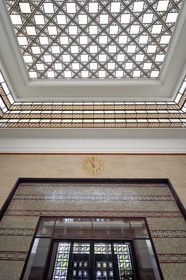 Maroc, Casablanca, banque Al Magrib place Mohammed V à l'angle de l'avenue Hassan II, architecte Edmond Brion (1937)