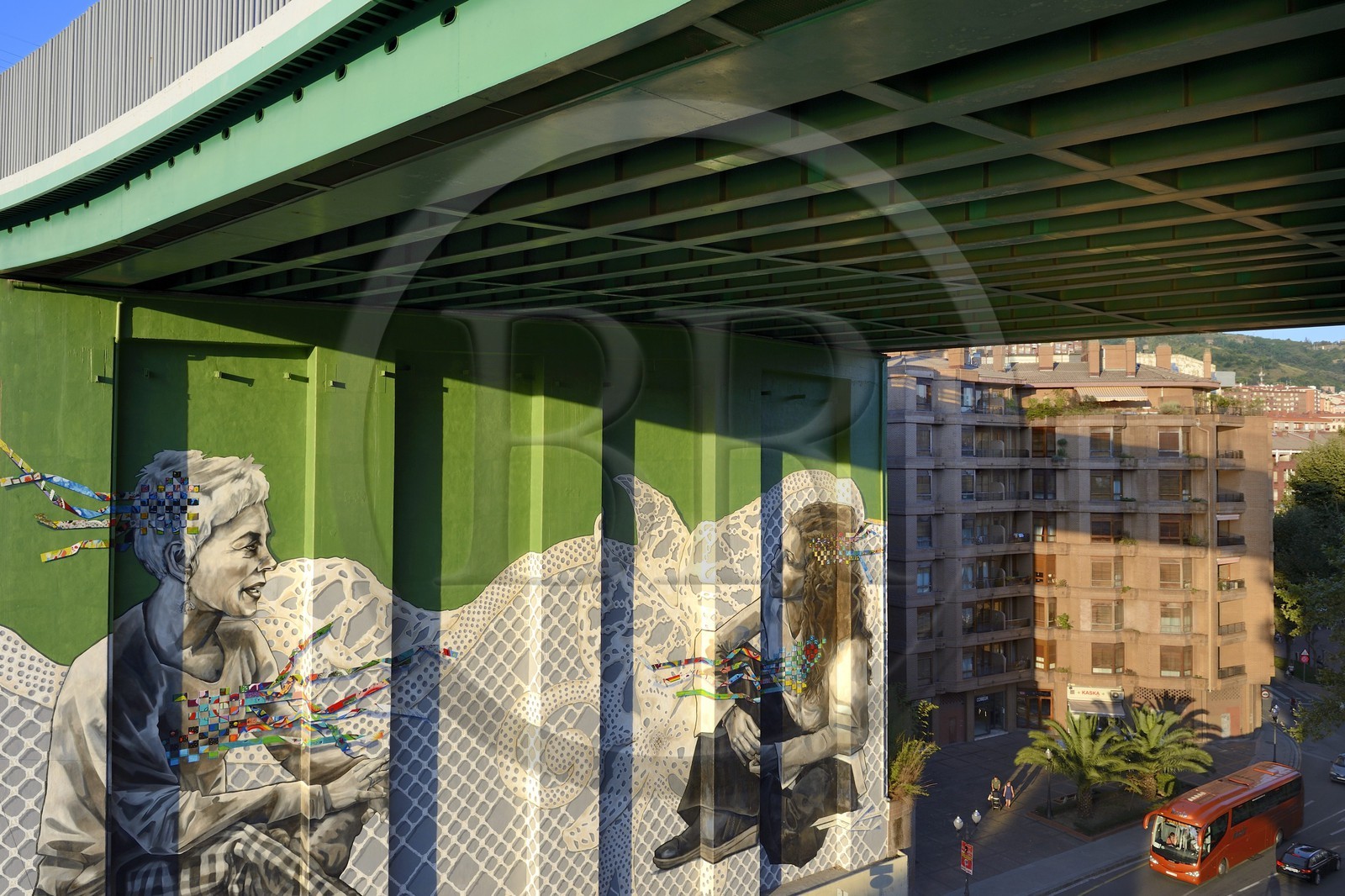 Espagne, Biscaye, Pays Basque espagnol, Bilbao, le Pont de La Salve  à coté du musée Guggenheim