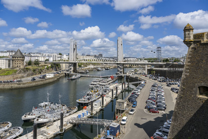 France, Finistère, Brest, the arsenal, the military port is a naval base of the French Navy, the Recouvrance bridge built over the Penfeld river and the Motte-Tanguy Tower seen from the castle