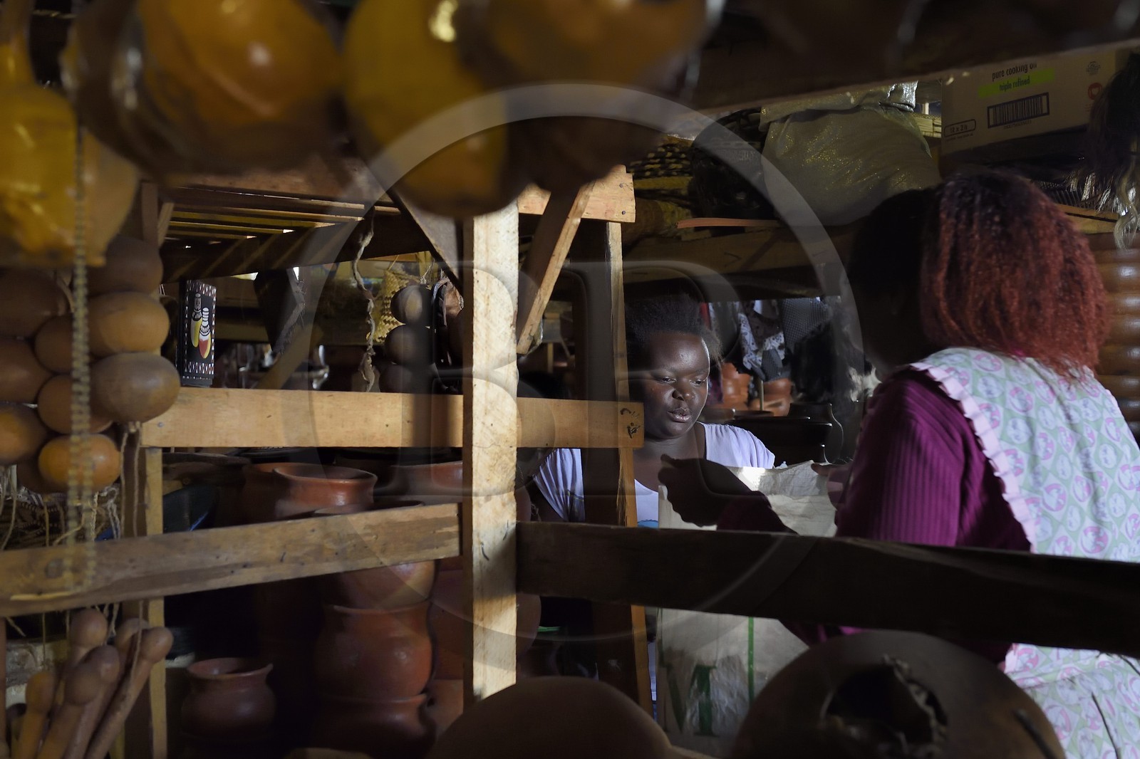 Zimbabwe, Harare, marché artisanal couvert de Mbare