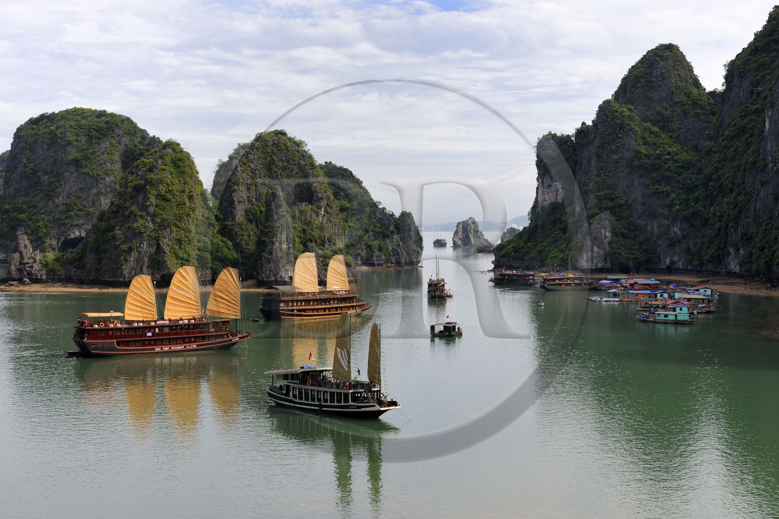Vietnam, province de Quang Ninh, la Baie d'Halong classée Patrimoine Mondial de l'UNESCO à l'ile de Bo Hon