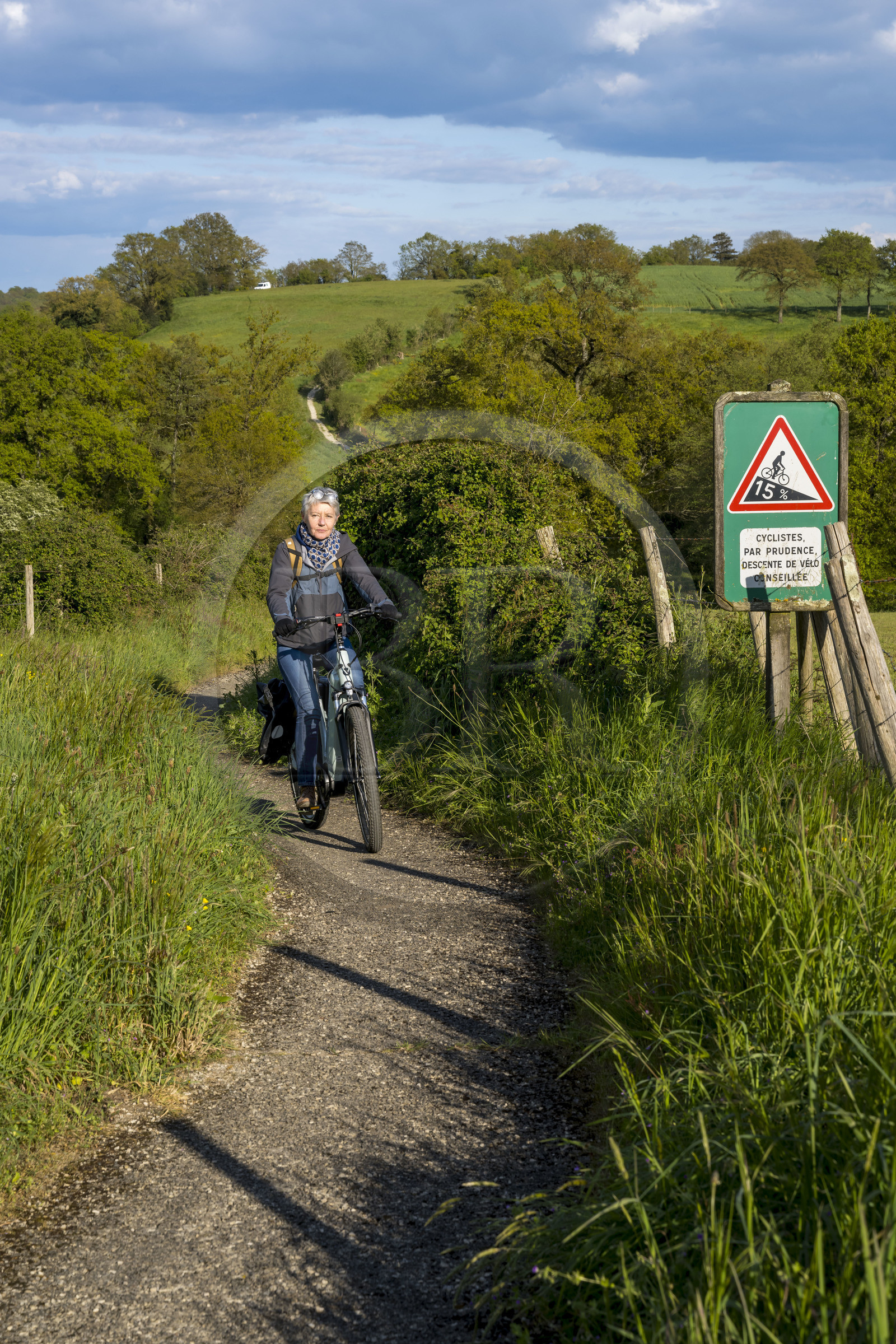 France, Vendée (85), Tiffauges, sur la piste de la véloroute Vendée Vélo Tour