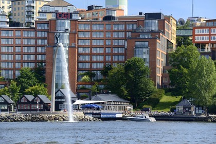 Suède, archipel de Stockholm, commune de Nacka, jet d'eau à Nacka Strand