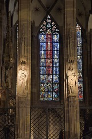 France, Bas-Rhin (67), Strasbourg, vieille ville classée au Patrimoine Mondial de l'UNESCO, la cathédrale Notre-Dame, piliers entre la chapelle Sainte-Catherine et la nef