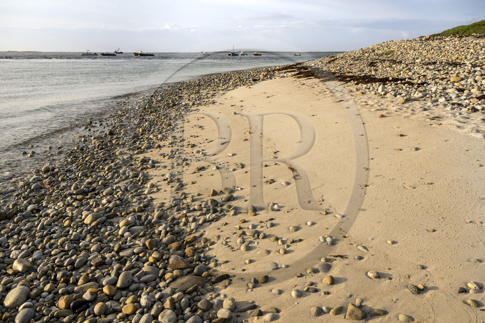 France, Finistère (29), Mer d'Iroise, Ile de Molène, la plage du port