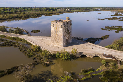France, Aigues-Mortes, Saint-Laurent-d'Aigouze, la Tour Carbonnière dans la Petite Camargue (vue aérienne) France, Aigues-Mortes, Saint-Laurent-d'Aigouze, the Carbonnière Tower in the Petite Camargue (aerial view)
