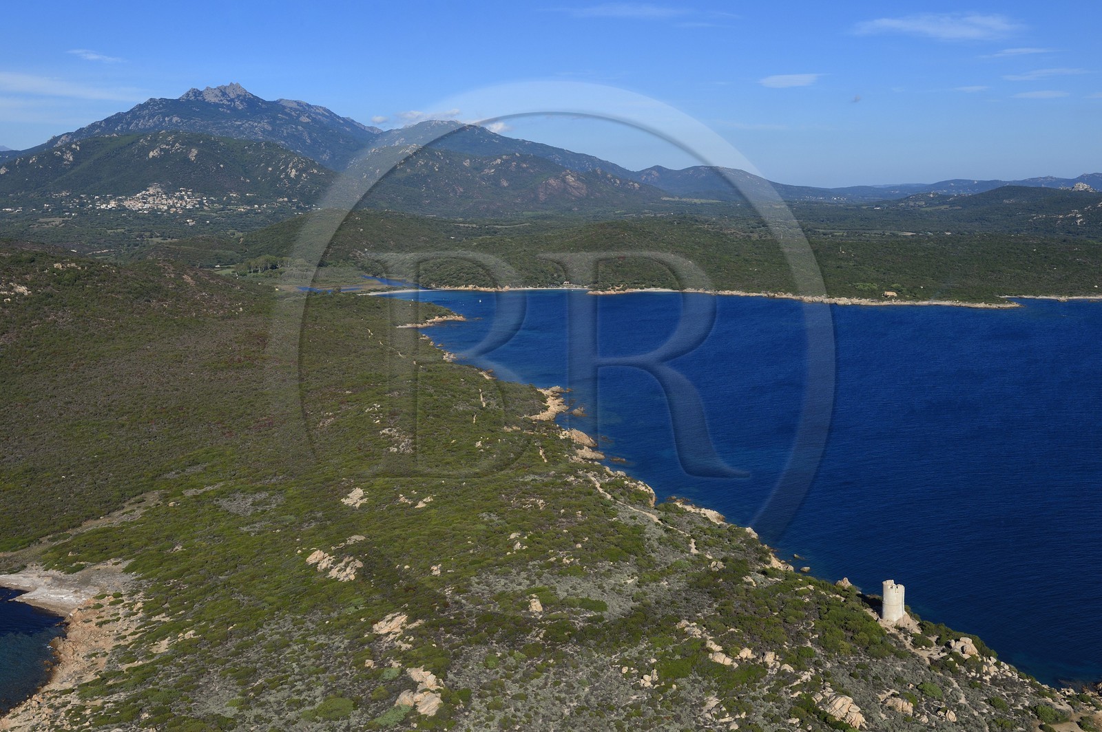 France, Corse-du-Sud (2A), Monacia-d'Aullène, tour genoise d'Olmeto (vue aérienne)