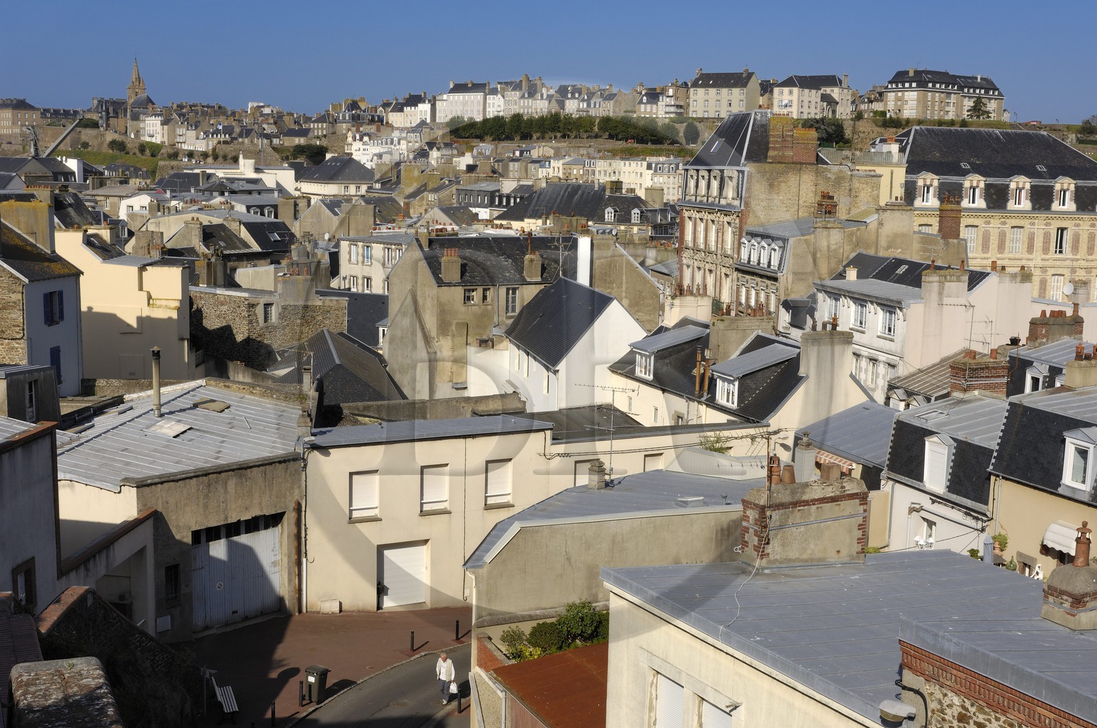 France, Manche (50), Granville, la Basse ville au premier plan et la la Haute-Ville au fond