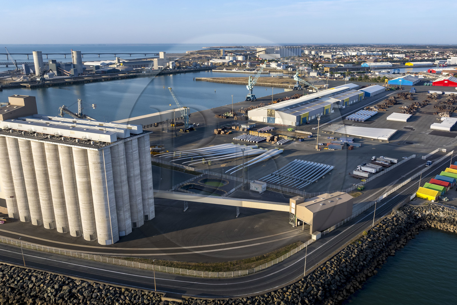 France, Charente-Maritime (17), La Rochelle, le Port Atlantique La Rochelle, port de commerce La Pallice(vue aérienne)