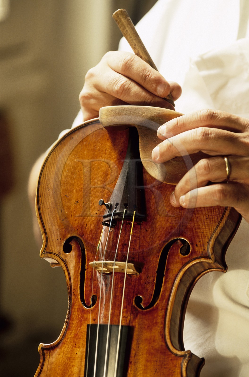 France, Paris (75), atelier de fabrication de la luthier Watelot-Rampal