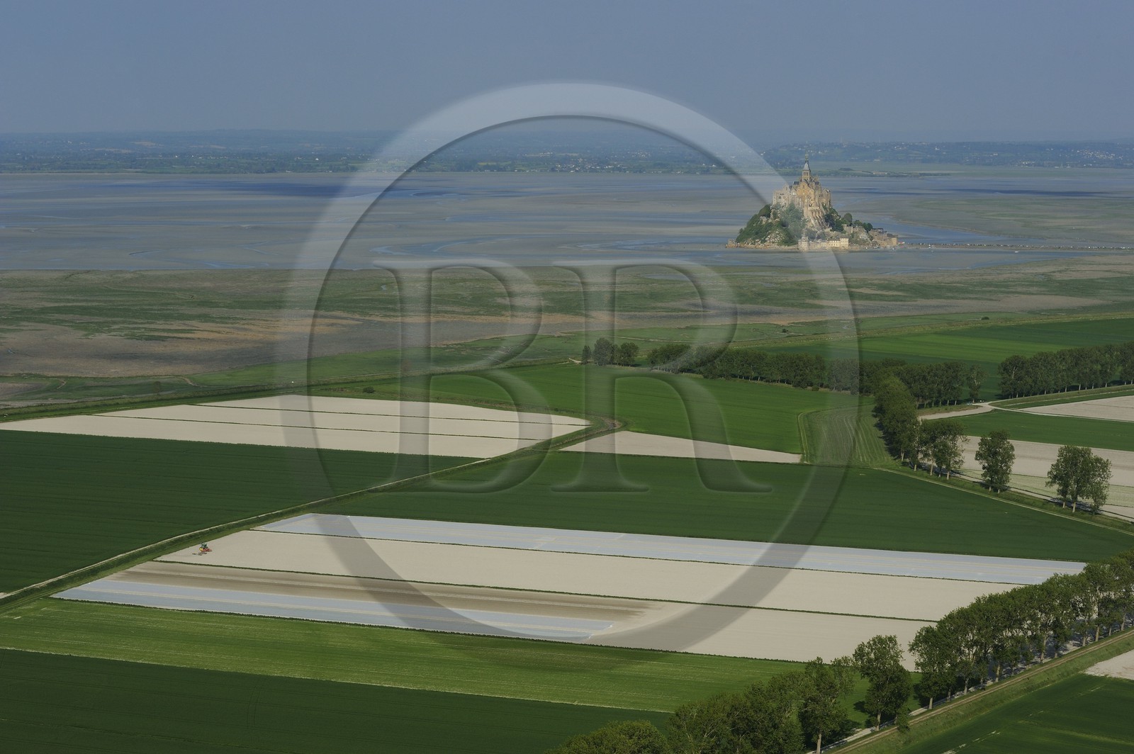 France, Ille-et-Vilaine (35), Baie du Mont Saint-Michel, les champs et les polders du Mont côté breton (vue aérienne)