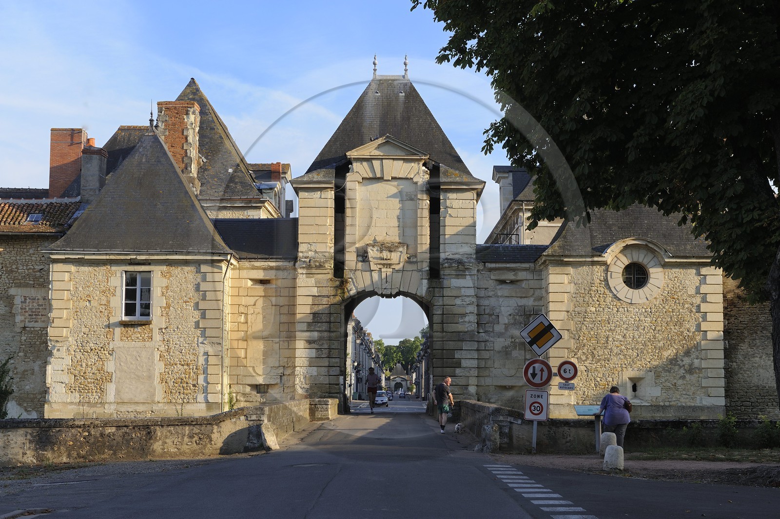 France, Indre-et-Loire (37), ville de Richelieu, la porte de Chinon
