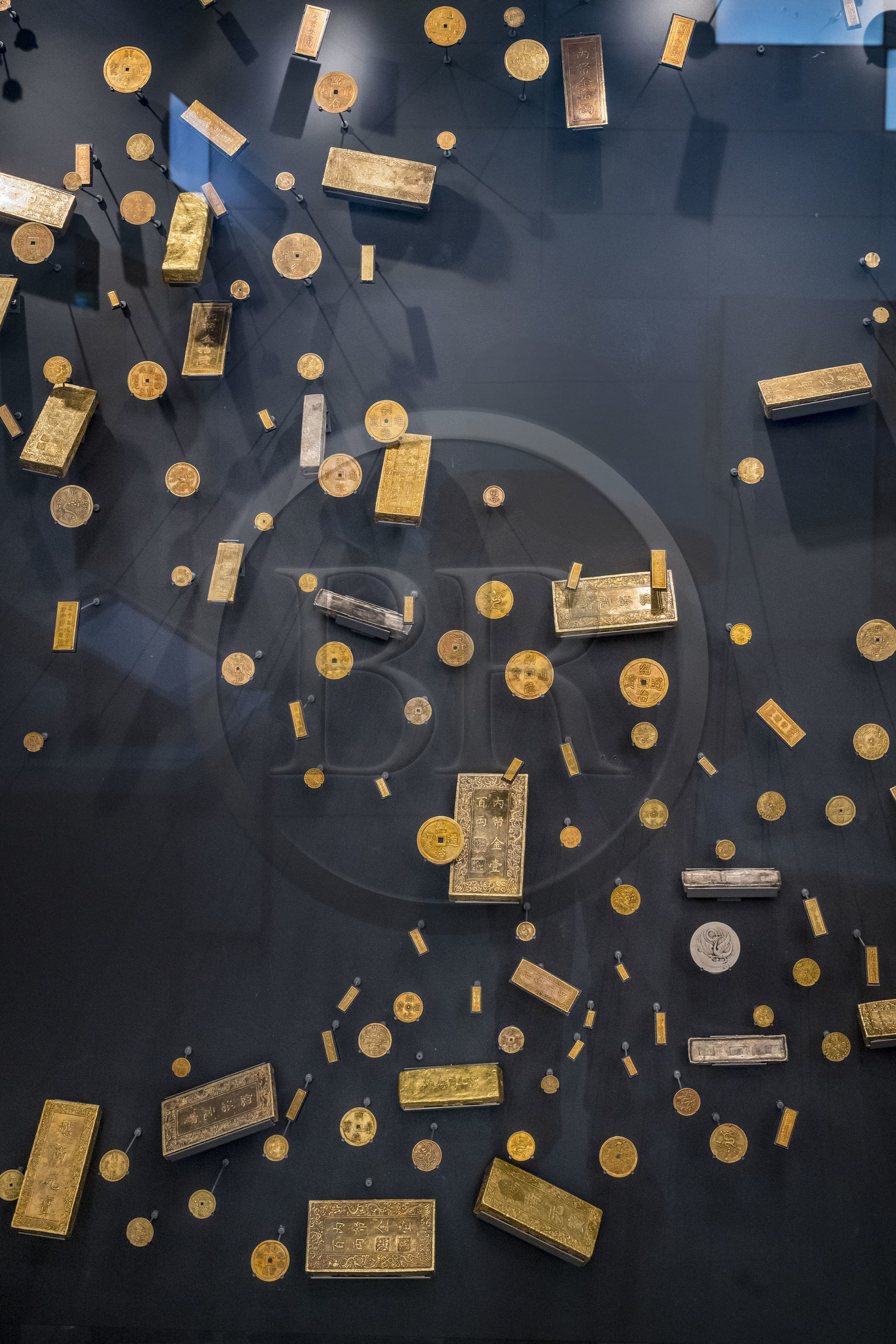 France, Paris (75), le musée de la Monnaie de Paris, le Trésor de Huê (Vietnam ancien empire d'Annam) en or et en argent récupéré en 1885