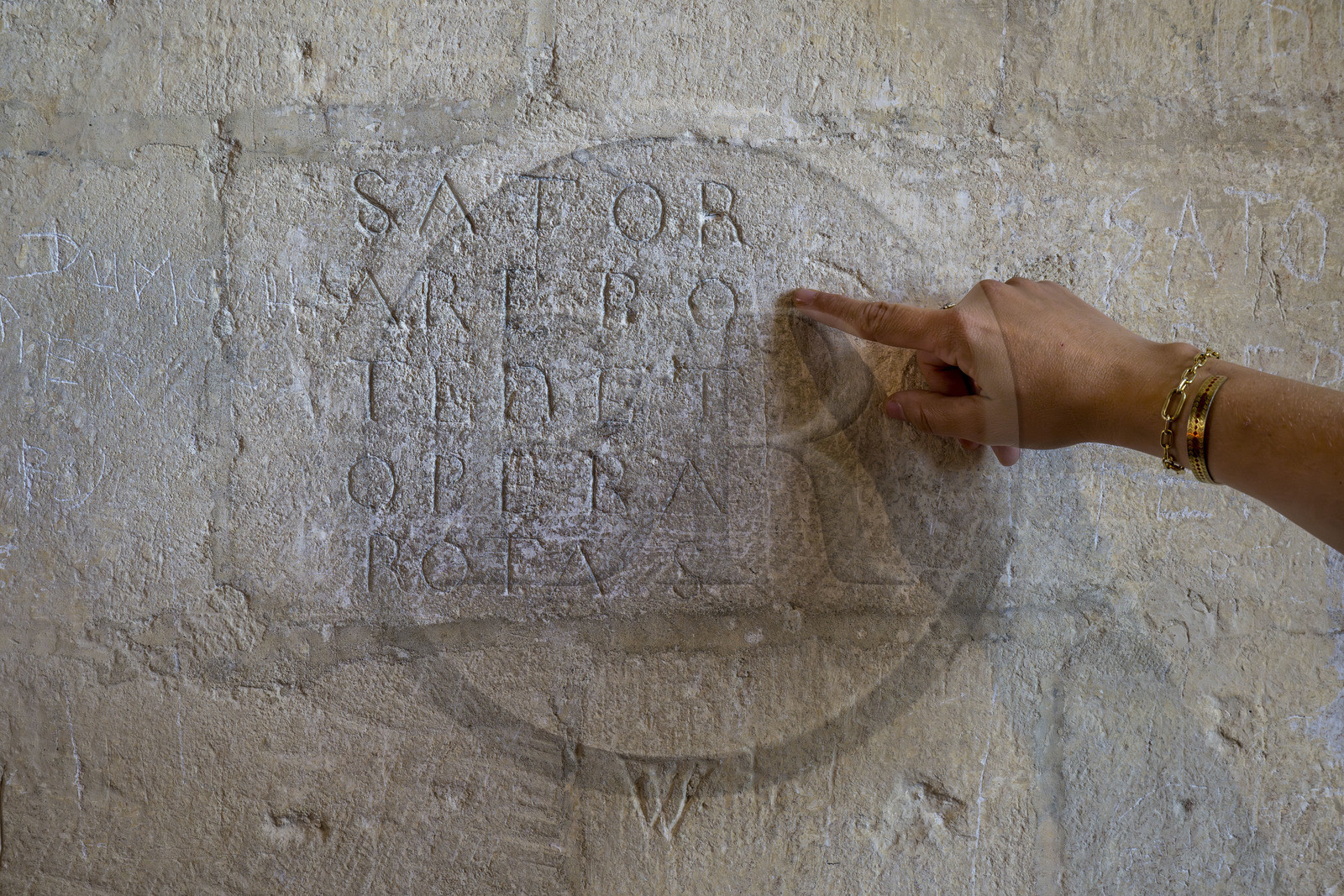 France, Bouches-du-Rhône (13), Tarascon, le chateau du roi René datant du XVe siècle, carré Sator, carré magique contenant le palindrome latin SATOR AREPO TENET OPERA ROTAS