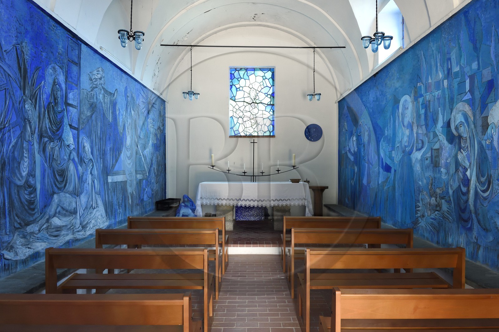 France, Alpes-Maritimes (06), Coaraze, labellisé Les Plus Beaux Villages de France, La Chapelle Bleue ou Chapelle des Septs Douleurs, décorée en 1962 par l'artiste Ponce de Léon
