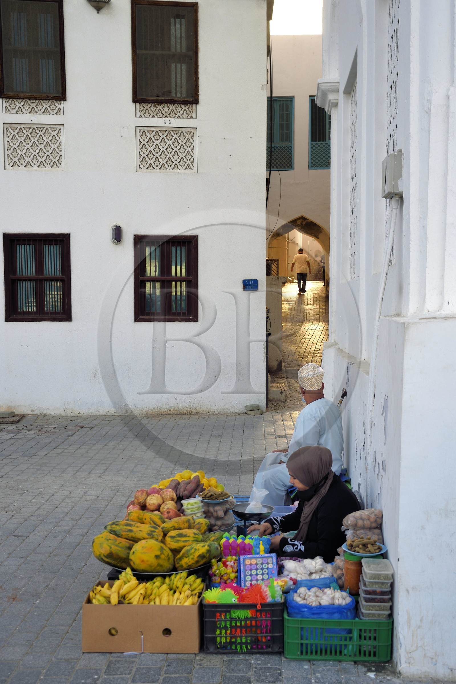 Sultanat d'Oman, Mascate, vieux Mascate, corniche de Muttrah, le front de mer, vendeurs de fruits et légumes dans la rue