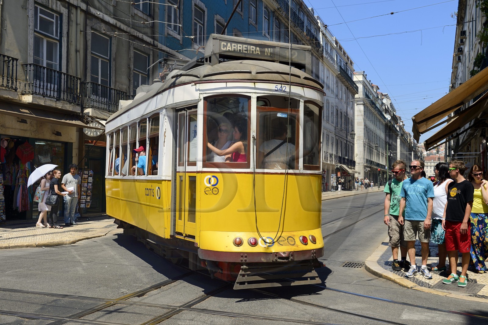 Portugal, Lisbonne, quartier de Baixa pombalin, tramway (electricos) dans la rua da Prata