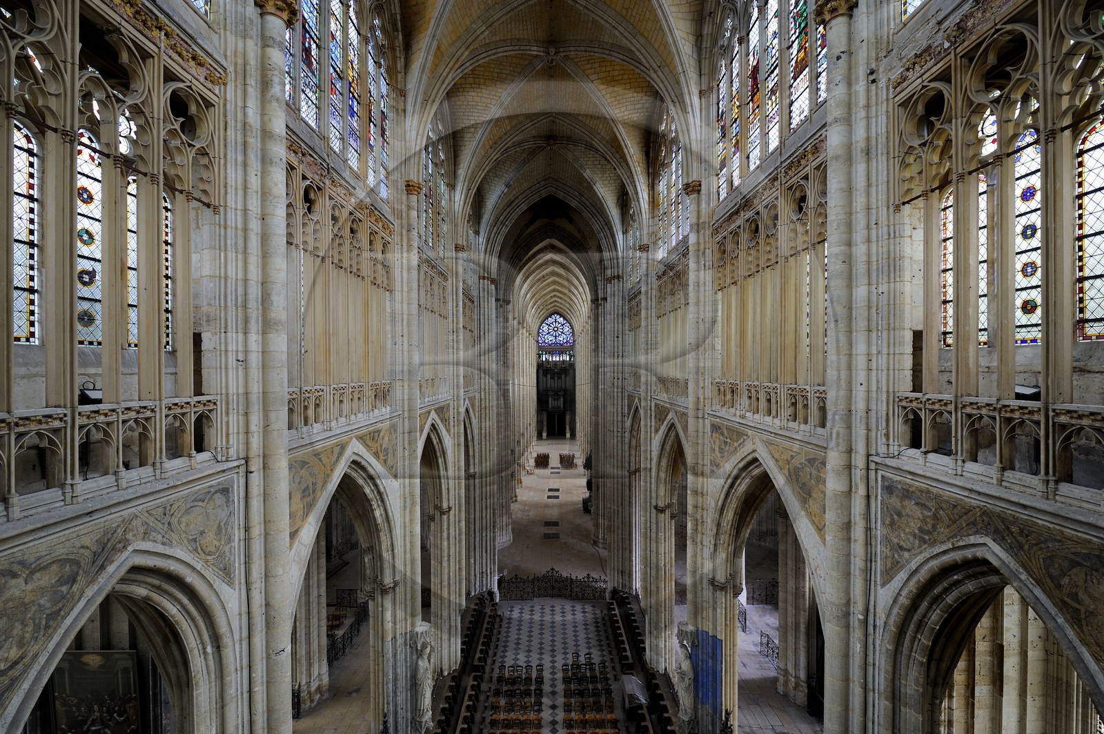 France, Seine-Maritime (76), Rouen, abbatiale Saint-Ouen (XIIème au XVème siècle) de style gothique rayonnant et flamboyant, la nef