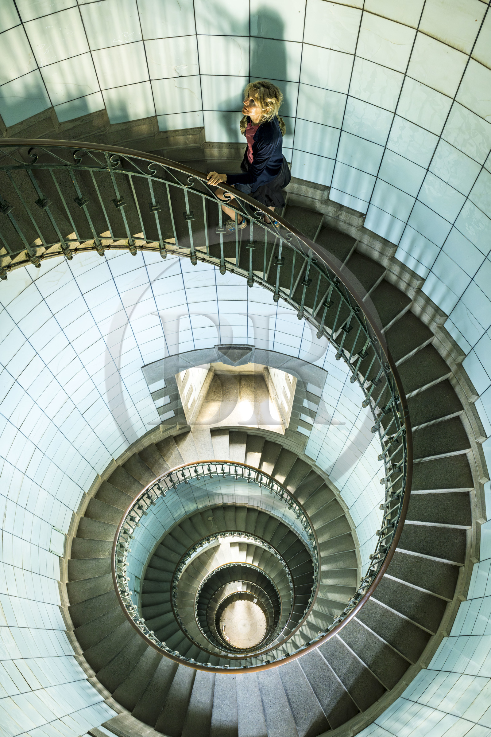 France, Finistère (29), Pays des Abers, Ile Vierge dans l'archipel de Lilia, le phare de l'Ile Vierge, escalier intérieur du plus haut phare d'Europe avec 82,5 mètres