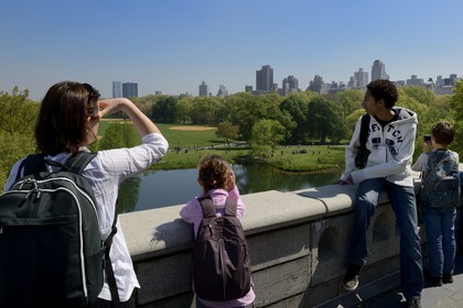 Etats-Unis, New York, Manhattan, Central Park, vue sur les immeubles de l'Upper East Side depuis le  Belvedere Castle