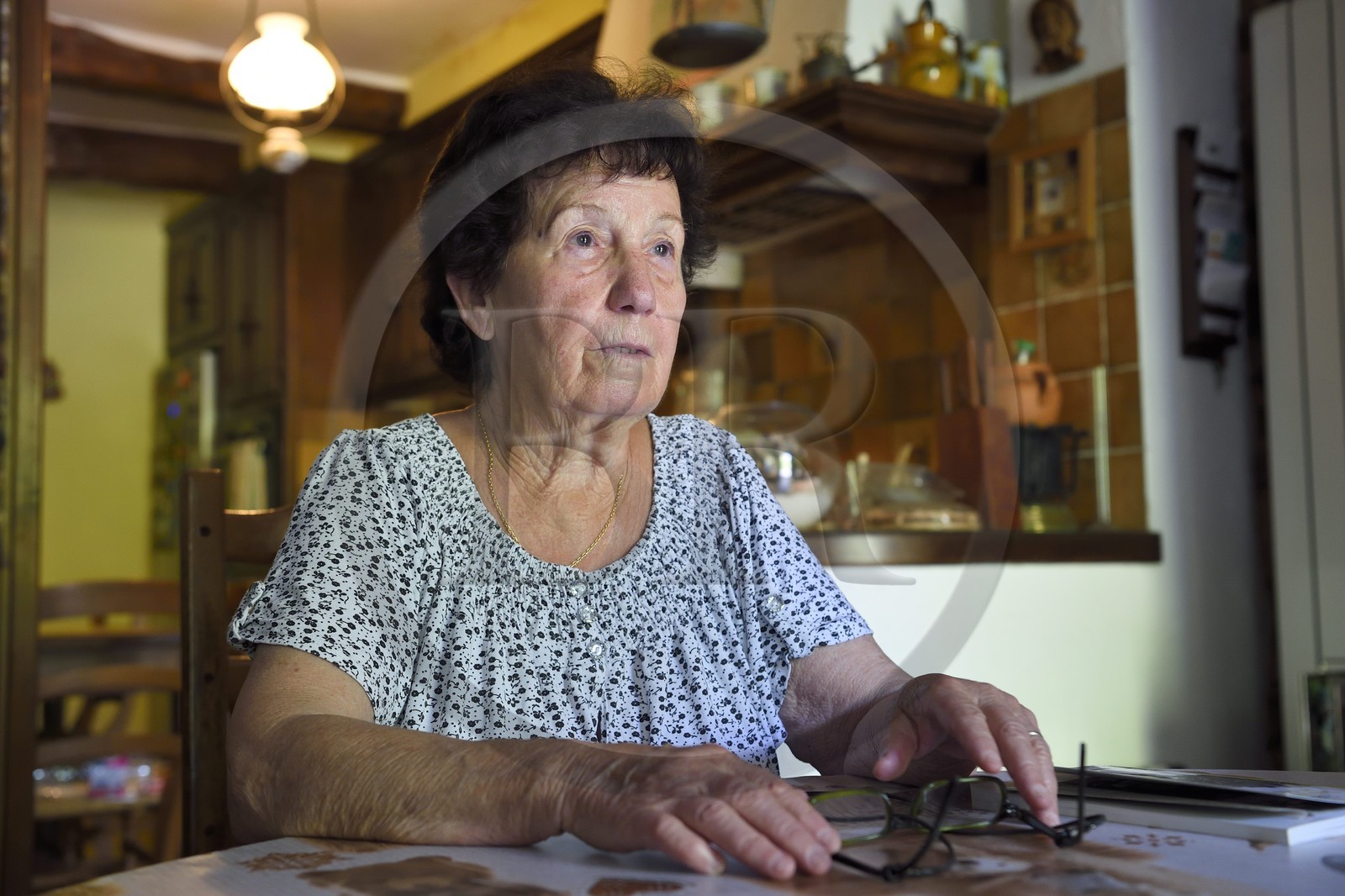 France, Var (83), Provence Verte, Barjols, Denise Carrera ancienne employée des tanneries aujourd'hui fermée