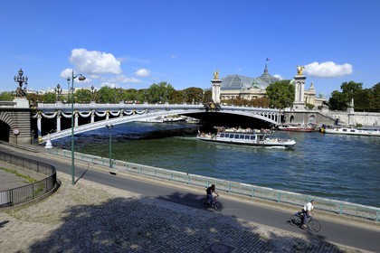 France, Paris (75), les rives de la Seine classées Patrimoine Mondiale de l'UNESCO, le Grand-Palais et le pont Alexandre III