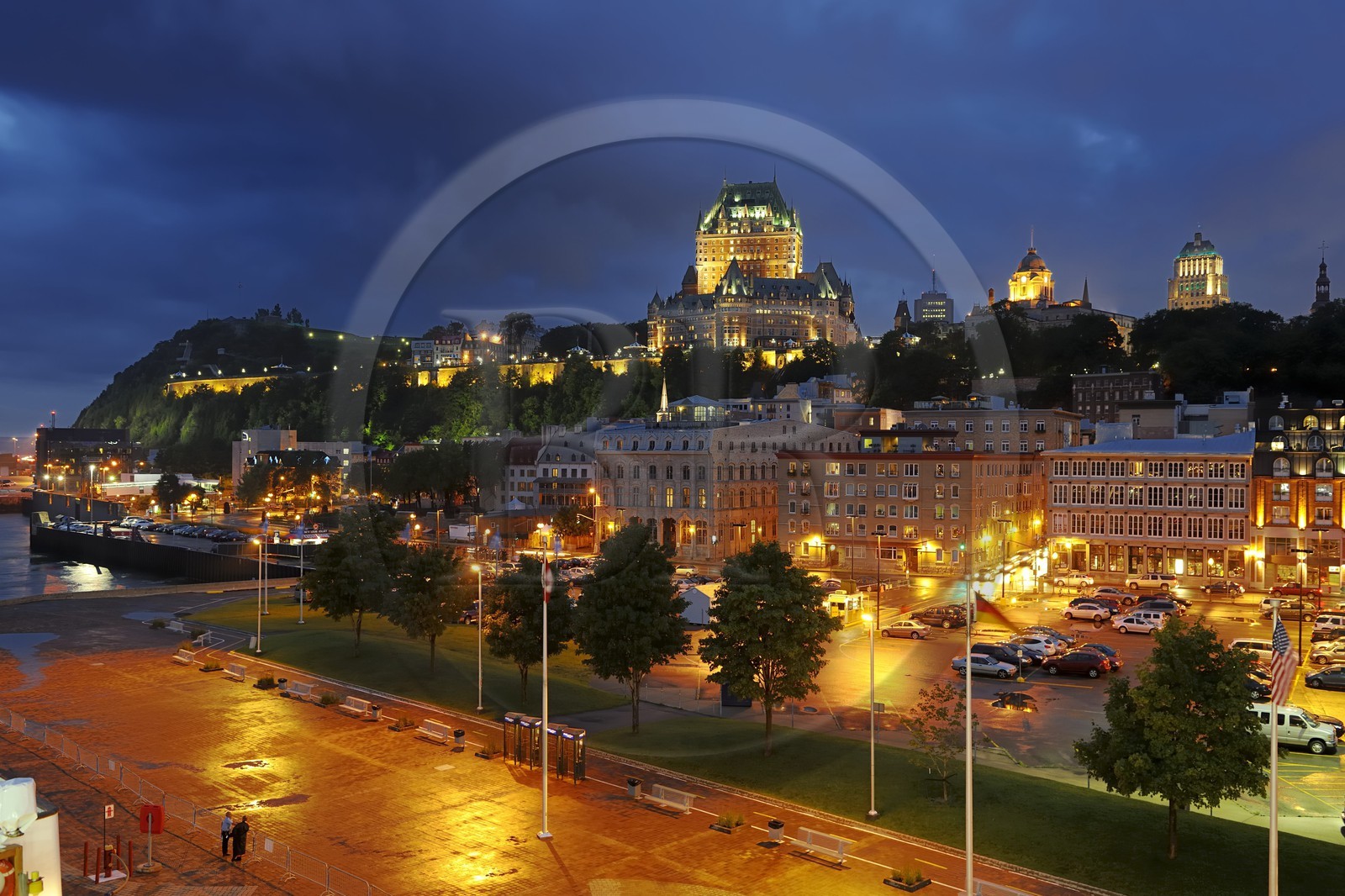 Canada, province de Québec, ville de Québec, Vieux-Québec classé Patrimoine Mondial de l' UNESCO, château Frontenac depuis le port sur le fleuve Saint-Laurent