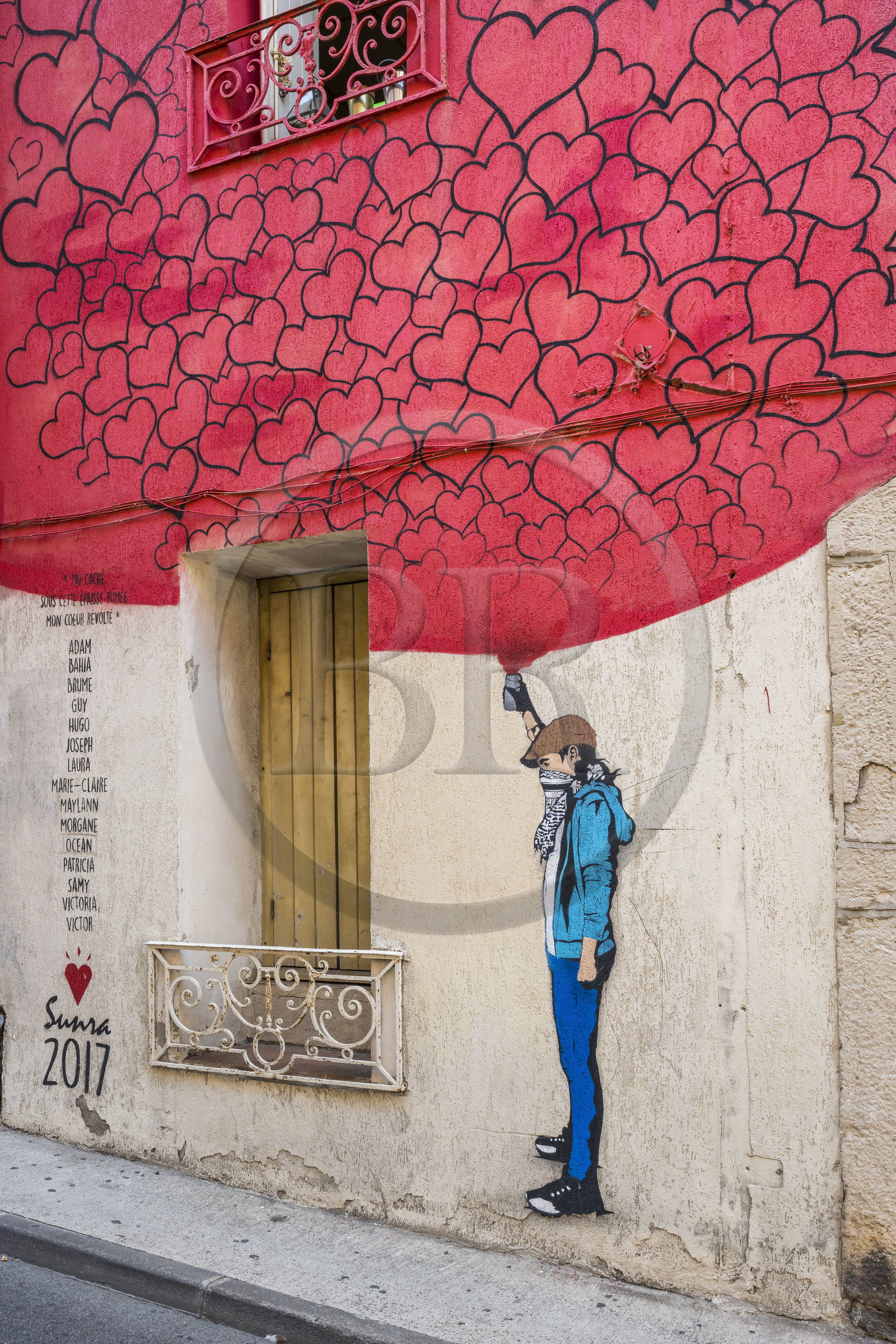 France, Hérault (34), Sète, le Quartier Haut, fresque murale qui fait parti du MACO - Musée à ciel ouvert, oeuvre de l'artiste Sunra dans la rue Louis Blanc sur la facade d'une résidence sociale