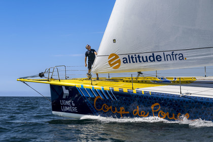 France, Vendée (85), Les-Sables-d'Olonne, le skipper Manuel Cousin en entrainement sur son voilier monocoque de 60 pieds IMOCA Coup de Pouce