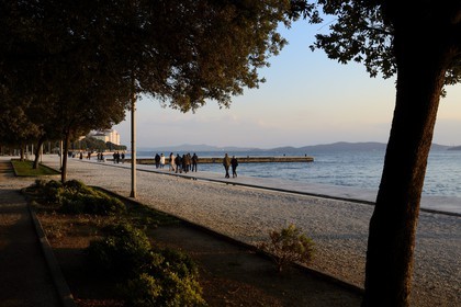 Croatie, Dalmatie, côte dalmate, Zadar, la Riva (promenade du bord de mer)