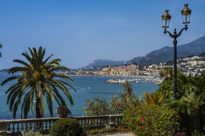 France, Alpes-Maritimes (06), Menton depuis le jardin de Maria Serena dans le quartier de Garavan