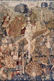 France, Haute-Loire (43), Parc naturel régional Livradois-Forez, l'abbaye de La Chaise-Dieu, tapisserie personnelle de l’Abbé Jacques de Saint-Nectaire exposée dans l'ancienne chapelle du Collège, la Résurrection du Christ de l'évangile apocryphe de Saint-Pierre tapisserie flamande réalisée au XVIe siècle