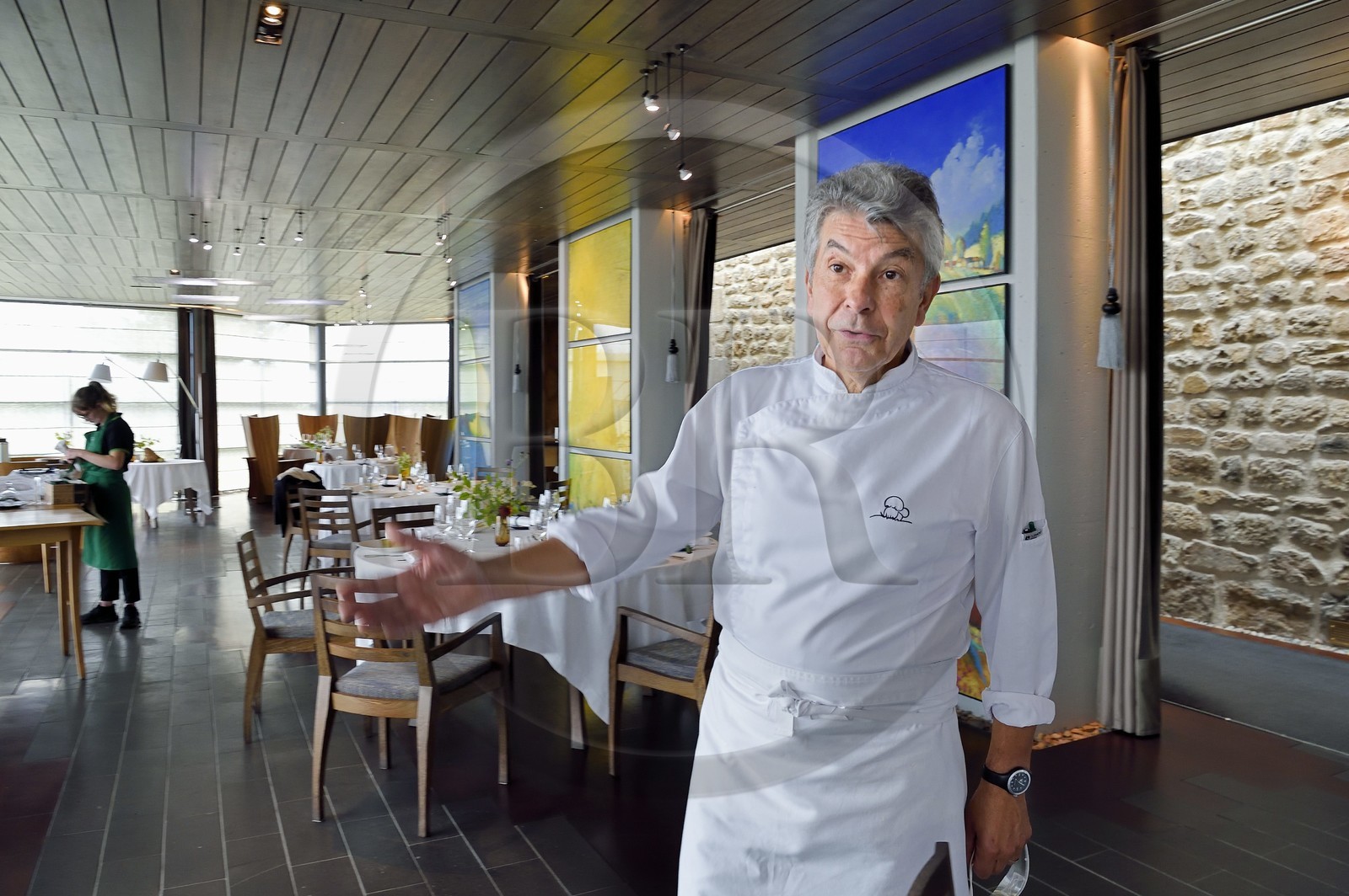 France, Haute-Loire (43), Saint-Bonnet-le-Froid, Restaurant 3 étoiles Régis et Jacques Marcon, le chef cuisinier Jacques Marcon dans la salle