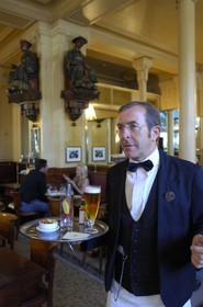 France, Paris (75), quartier de Saint-Germain-des-Près, le restaurant les Deux Magots