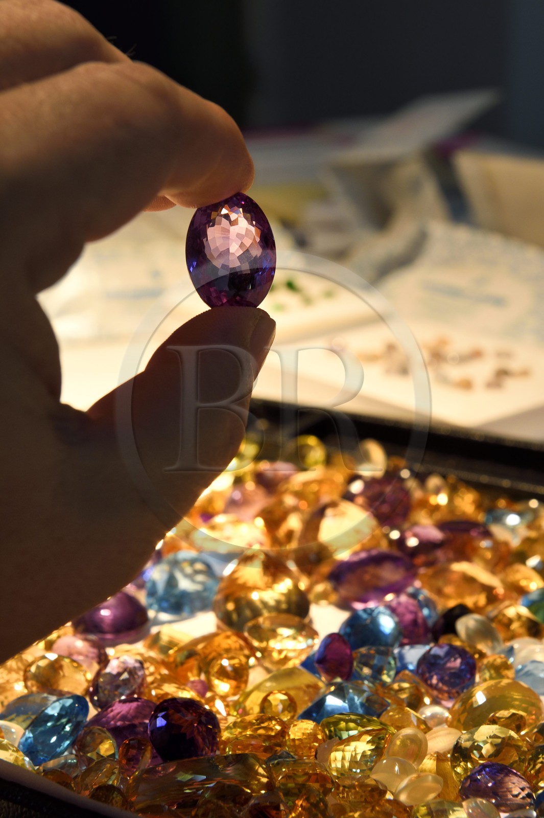 Sri Lanka, Province de Sabaragamuwa, Ratnapura, Jem Bank, pierres semi-précieuses (Saphir, rubis, turquoise, topaze, améthyste, grenat ...)