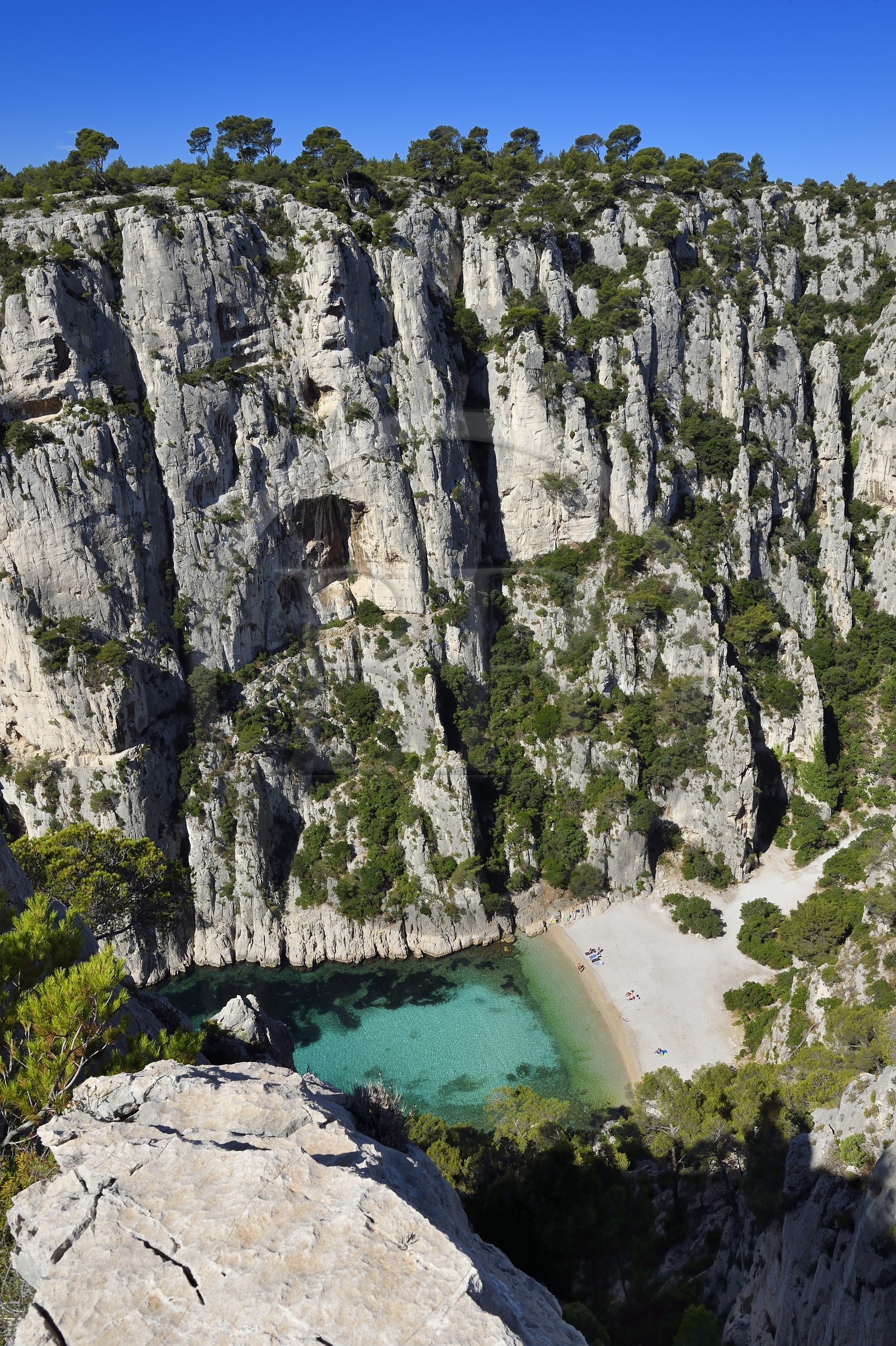 France, Bouches-du-Rhône (13), Marseille, Parc national des Calanques, Calanque d'En-Vau et sa plage (demande d'autorisation nécessaire avant publication)