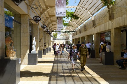Israel, Jerusalem, Mamilla mall and luxury pedestrian shopping street in the modern city, designed by the  Israeli architect Moshe Safdie