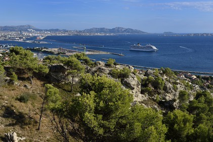 France, Bouches-du-Rhône (13), Marseille, 16e arrondissement, Grand Port Maritime de Marseille ou GPMM, Bassins Est depuis l'Estaque