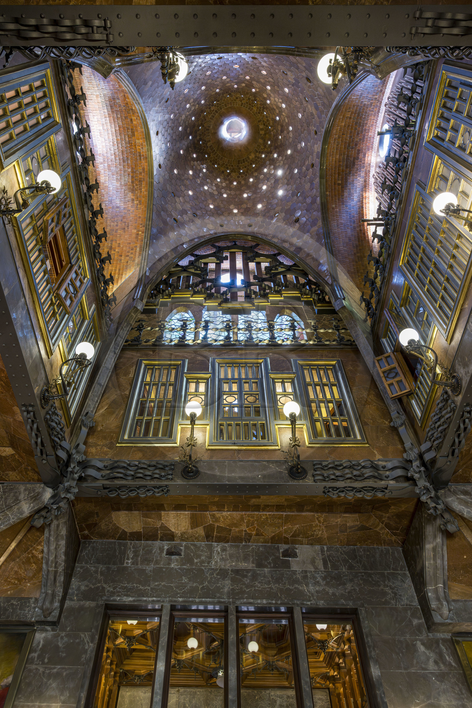 Spain, Catalonia, Barcelona, the Güell Palace (Palau Güell) built between 1886 and 1891 by the Catalan modernist architect Antoni Gaudi, a UNESCO World Heritage site, central lounge crowned with a parabolic dome