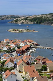 Suède, Västra Götaland, port de Fjällbacka, panorama depuis le sommet du rocher de Vetterberget sur les pas de Camilla Läckberg