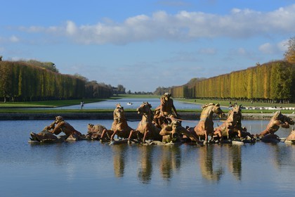 France, Yvelines (78), parc du château de Versailles, classé Patrimoine Mondial de l'UNESCO, le bassin d' Apollon et le Grand Canal