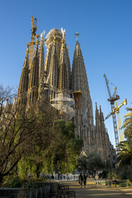 Espagne, Catalogne, Barcelone, quartier de l'Eixample, basilique de la Sagrada Familia de l'architecte du modernisme catalan Antoni Gaudi classée Patrimoine Mondial de l'UNESCO, façade de la Nativité